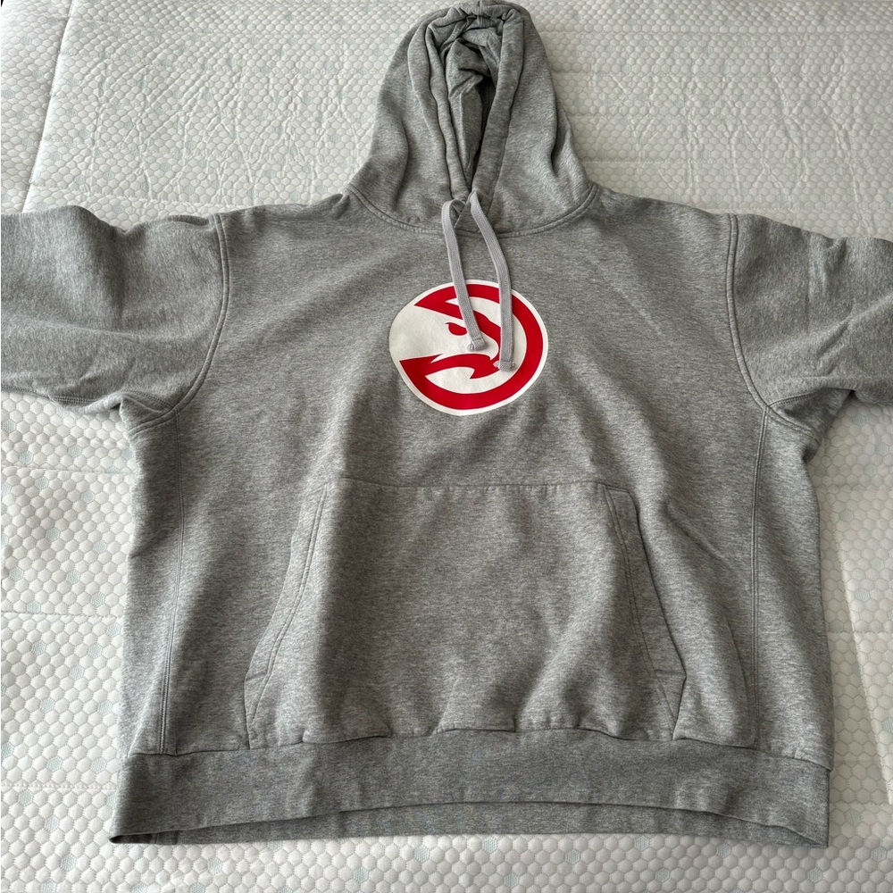 Men’s XL Atlanta Hawks Nike Gray hoodie with NBA Logo